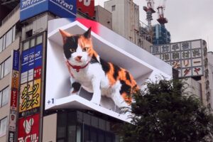 A-giant-cat-appears-in-front-of-Shinjuku-station